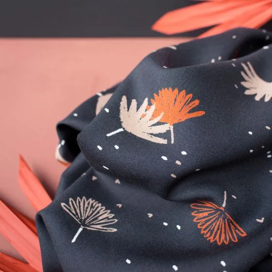 Palmetto Night viscose van Atelier Brunette in nachtblauw